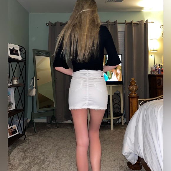 Ripped High-Waisted White Wash Jean Mini Skirt Size Medium - Picture 13 of 14